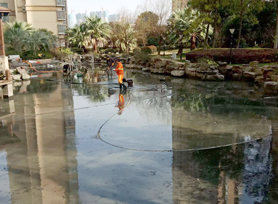 南林乡景观池淤泥清理